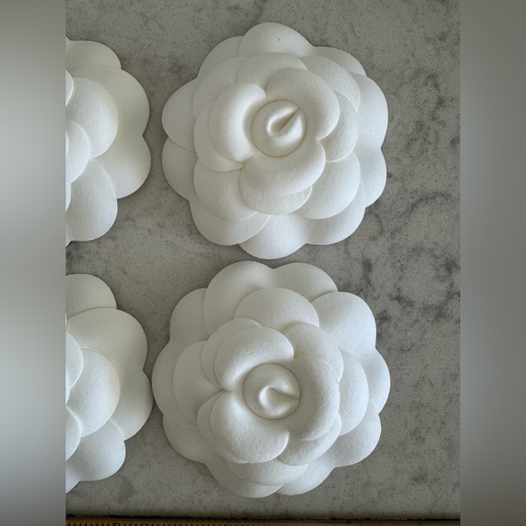 Chanel gift wrap 10 camellias - Picture 5 of 5